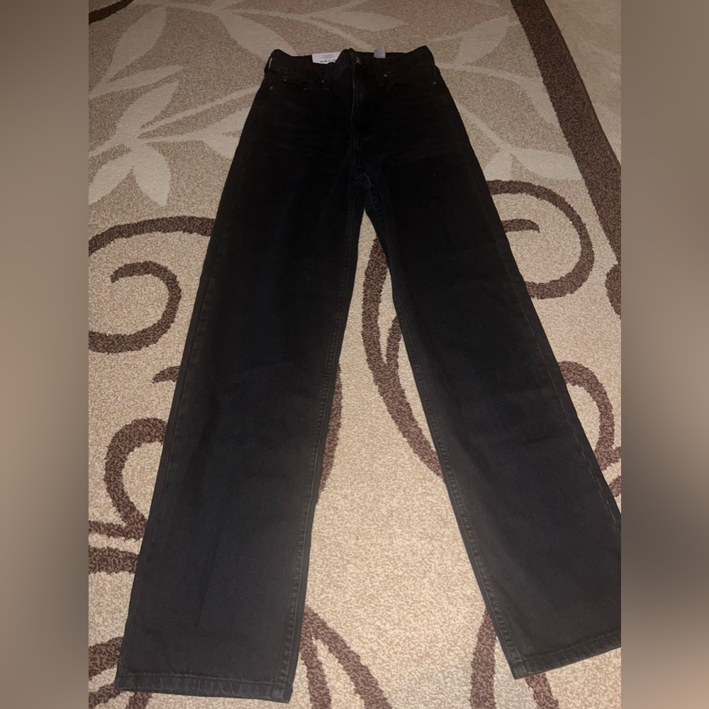 Loose straight jean